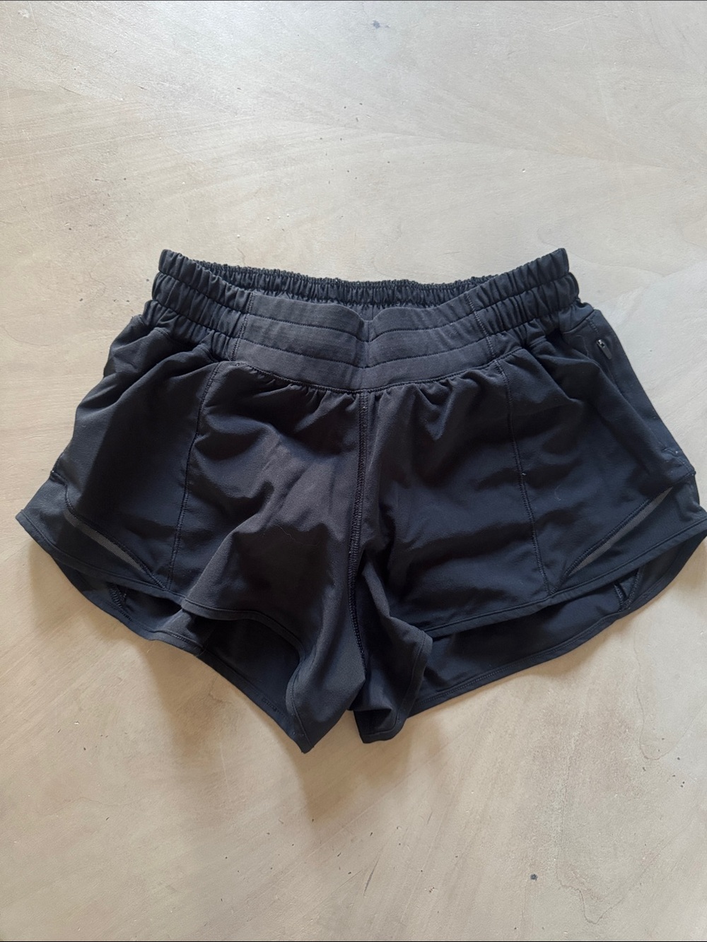 lululemon athletica Black hotty hot 2.5” shorts